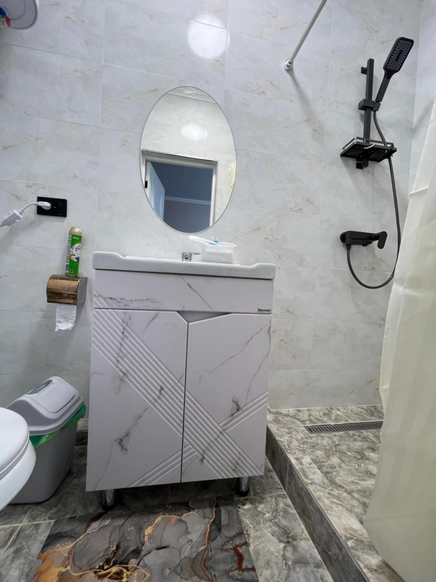 Maral Guesthouse Каракол Екстериор снимка