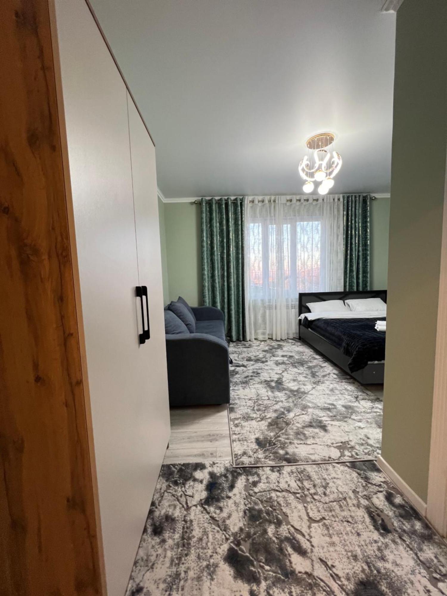 Maral Guesthouse Каракол Екстериор снимка